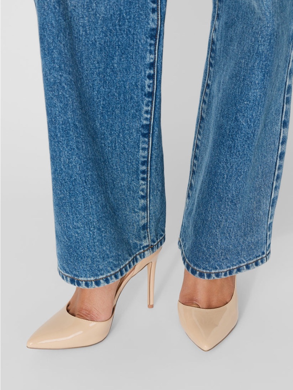 Shoe Dazzle Annakay Pointed Toe Pump